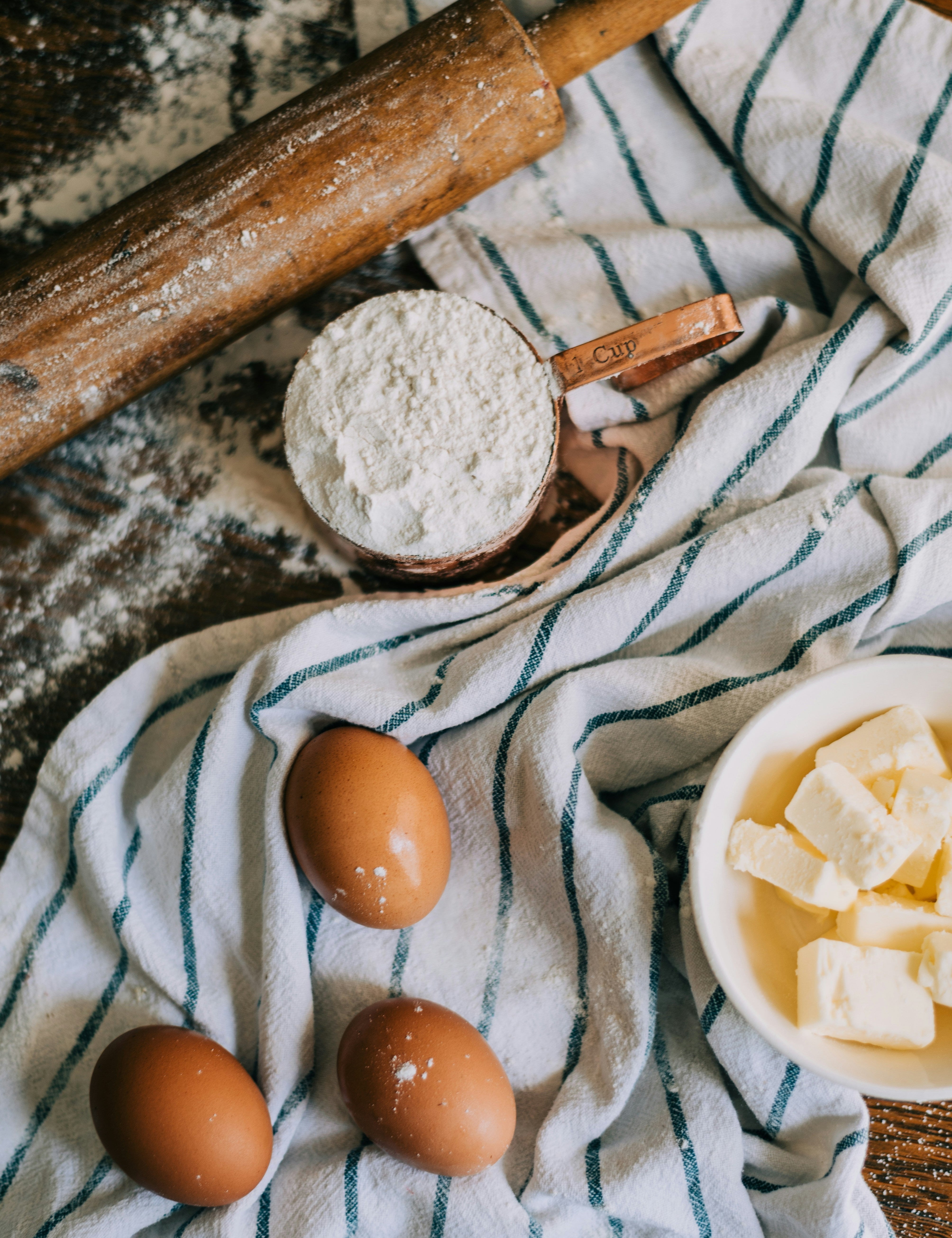 Recette de Scones rhubarbe, fraise et mélilot